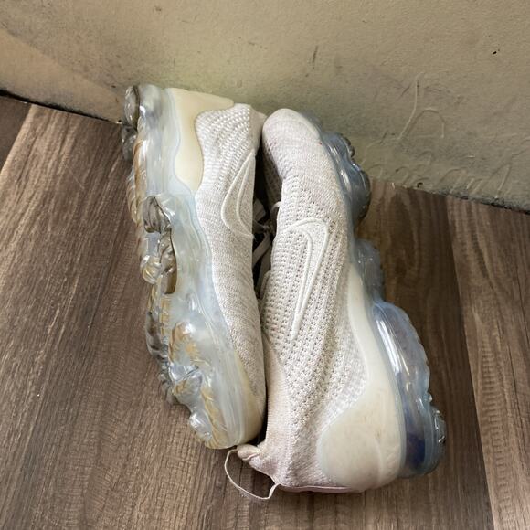 Nike Air VaporMax 2021 Flyknit Womens Size 9.5 White Gray Running Shoes - Picture 2 of 9